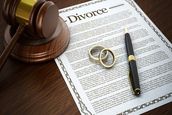 العقد بين الزوجين وتوضيح أفضل الطرق القانونية لتخفيف آثار عقوبة الزوجة الممتنعة عن الطاعة